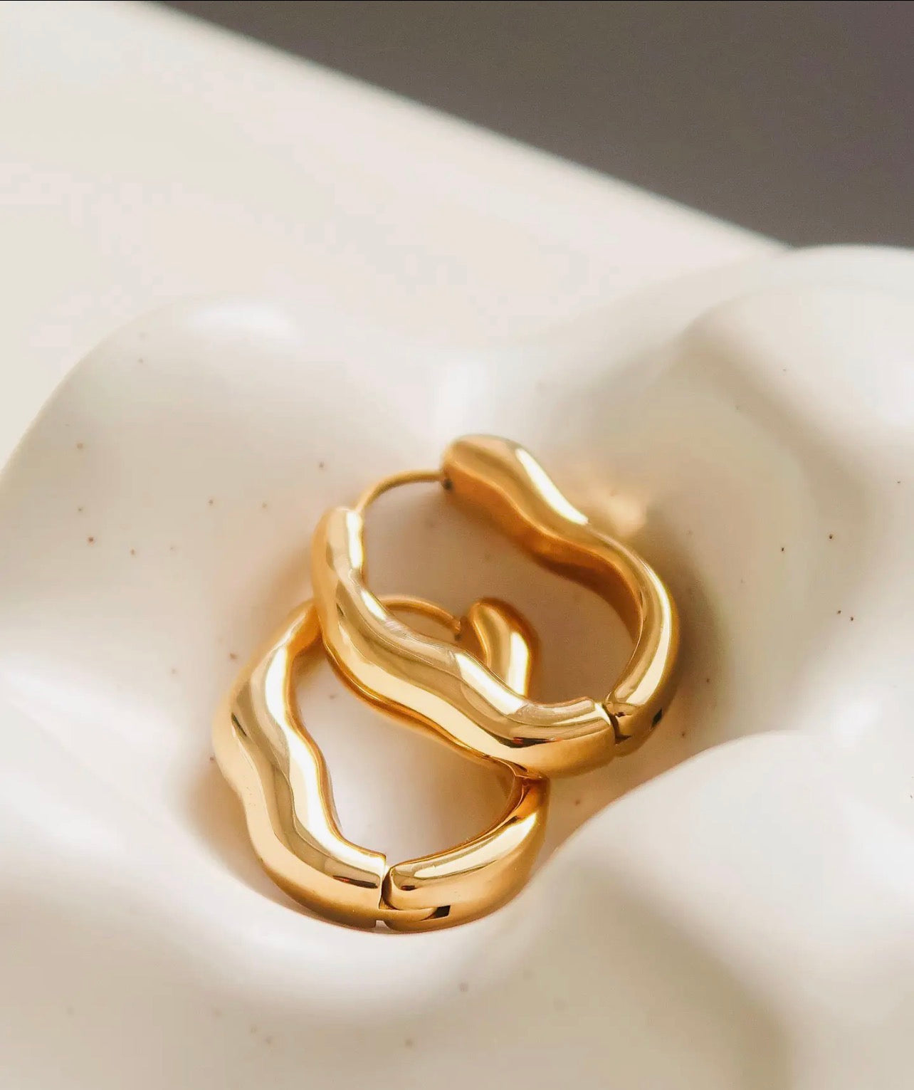Darcy oval Hoop earring
