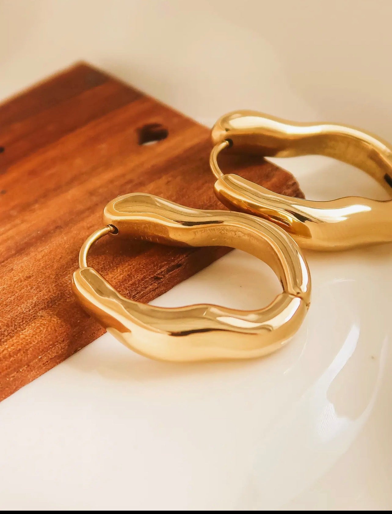 Darcy oval Hoop earring